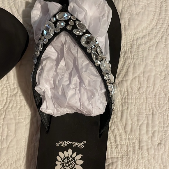 Yellow box size 8 flip-flops with gemstones on straps •worn once - Picture 2 of 4